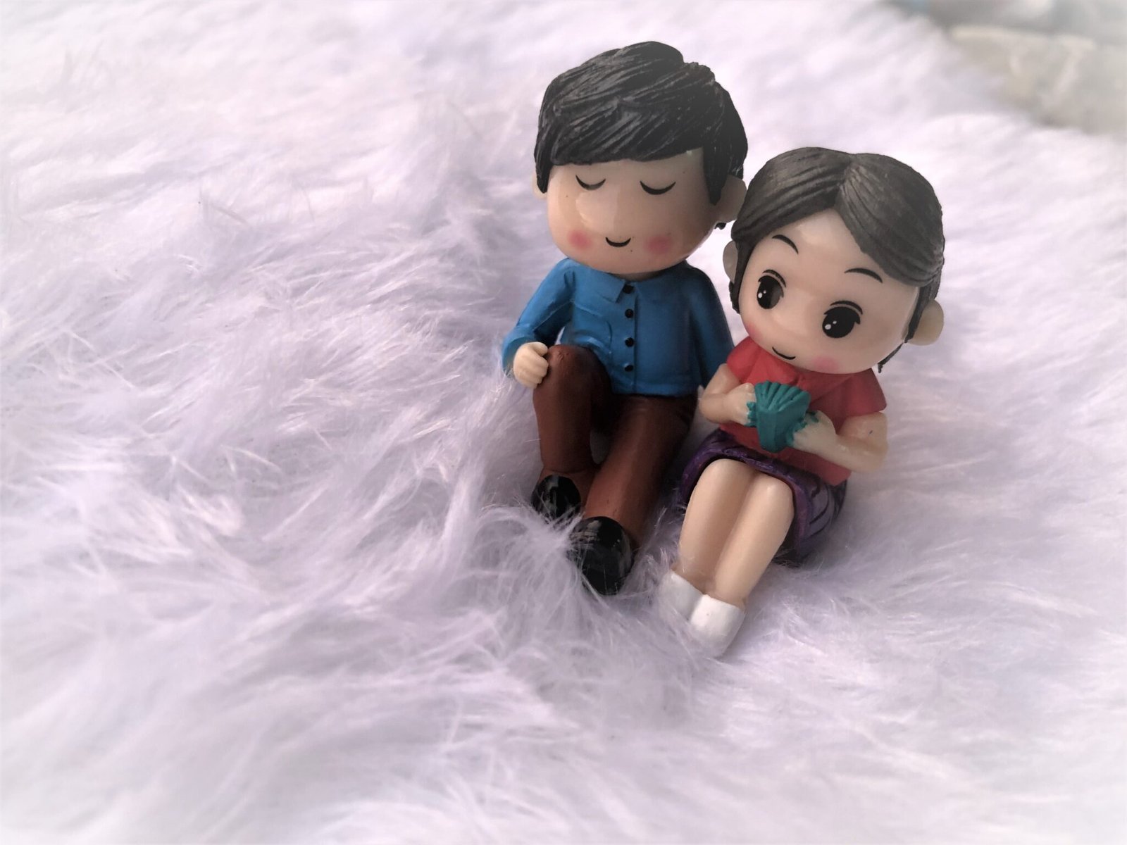 Romantic Red & Blue Couple Showpiece
