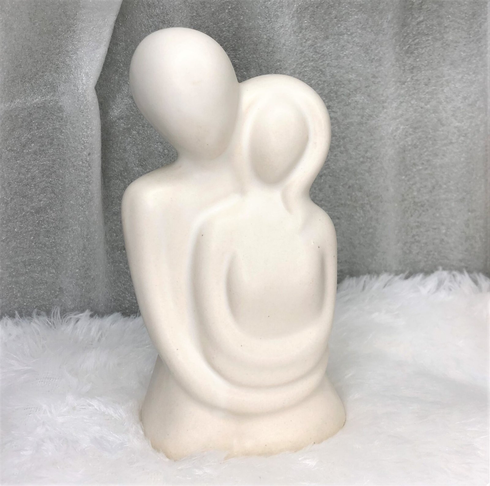 Romantic Love Couple Statue